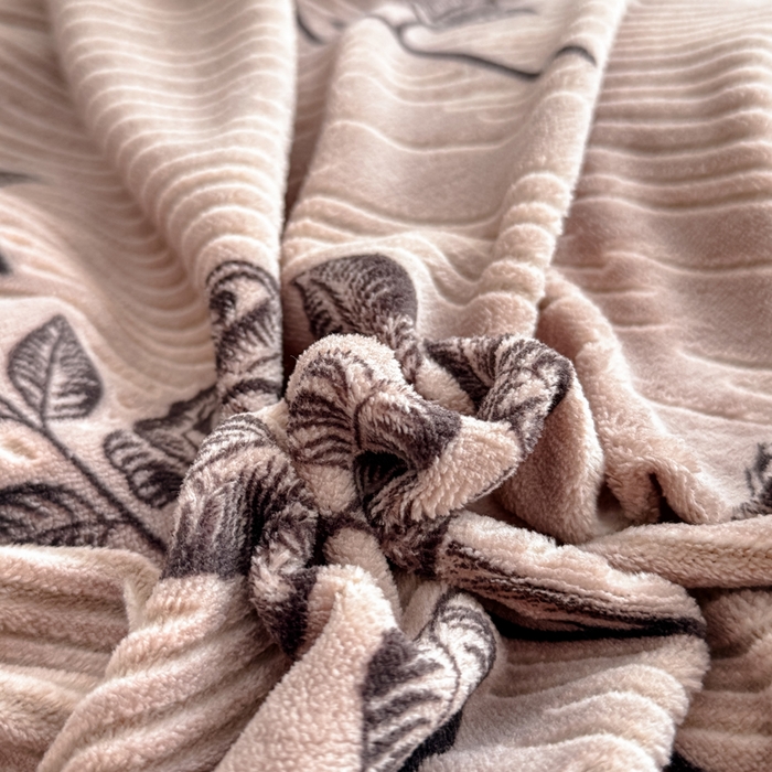 91家纺网 家纺一手货源 找家纺 赛丽雅 2025新款包边雕花烂花牛奶绒四件套 不止玫瑰