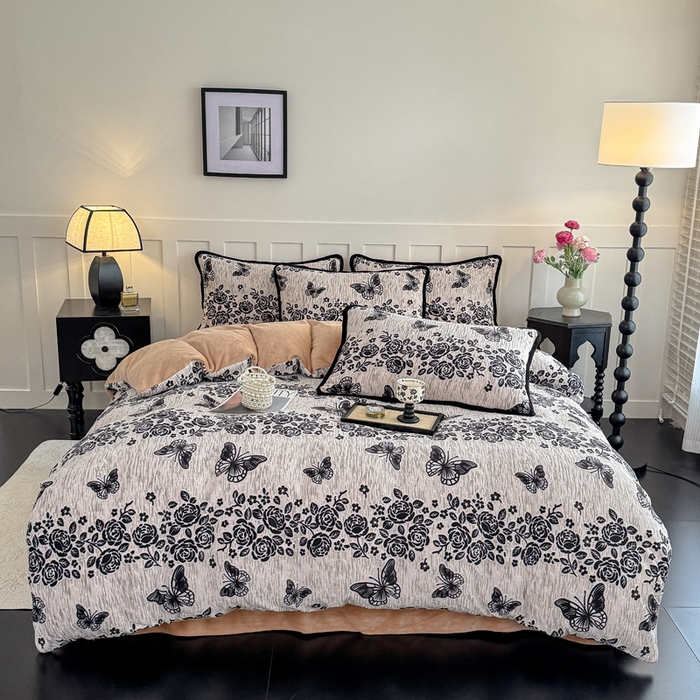 91家纺网 家纺一手货源 找家纺 赛丽雅 2025新款包边雕花烂花牛奶绒四件套 蝶恋花语