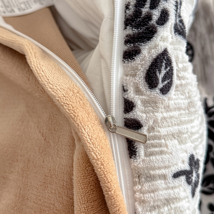 91家纺网 家纺一手货源 找家纺 赛丽雅 2025新款包边雕花烂花牛奶绒四件套 蝶恋花语