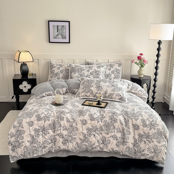 91家纺网 家纺一手货源 找家纺 赛丽雅 2025新款包边雕花烂花牛奶绒四件套 繁华熙悦