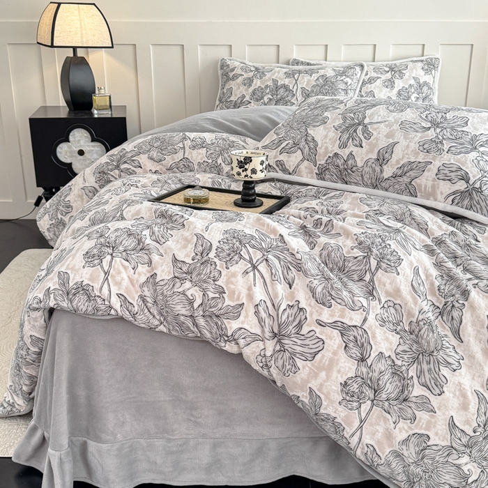 91家纺网 家纺一手货源 找家纺 赛丽雅 2025新款包边雕花烂花牛奶绒四件套 繁华熙悦