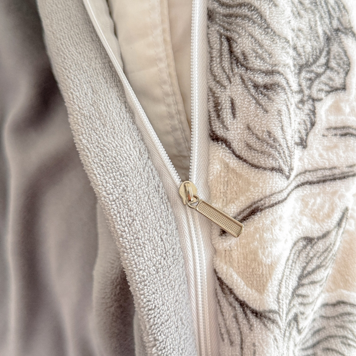 91家纺网 家纺一手货源 找家纺 赛丽雅 2025新款包边雕花烂花牛奶绒四件套 繁华熙悦