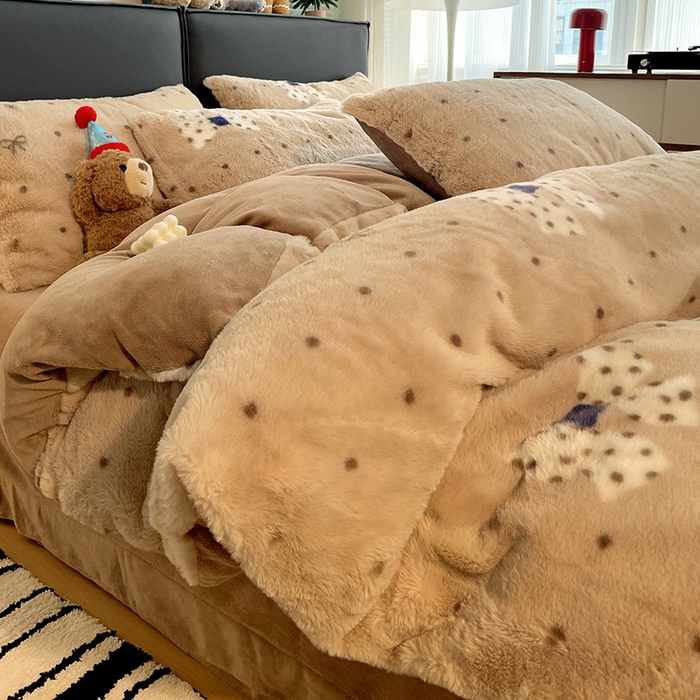 91家纺网 家纺一手货源 找家纺 金梦拉 2025直播爆款A类加厚兔绒印花系列四件套 波点蝴蝶结咖