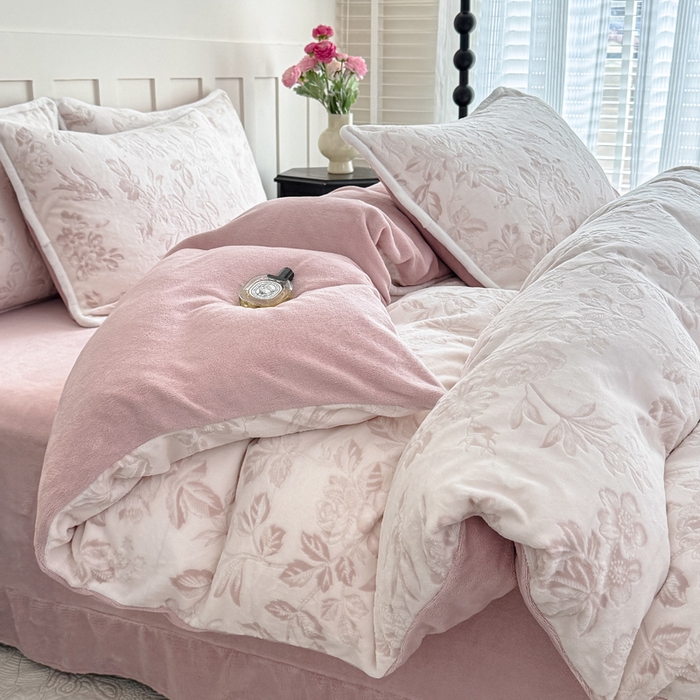 赛丽雅 2025新款包边雕花烂花牛奶绒四件套 花季-粉