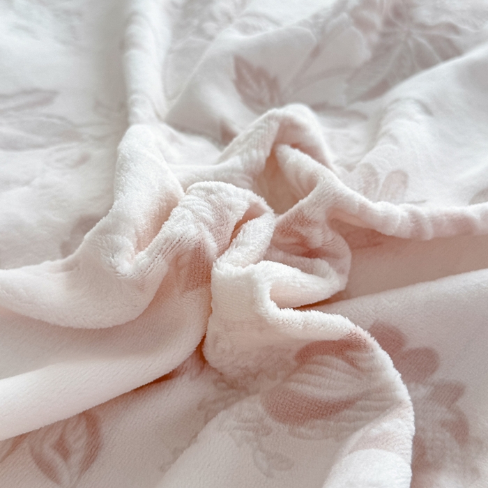 91家纺网 家纺一手货源 找家纺 赛丽雅 2025新款包边雕花烂花牛奶绒四件套 花季-粉