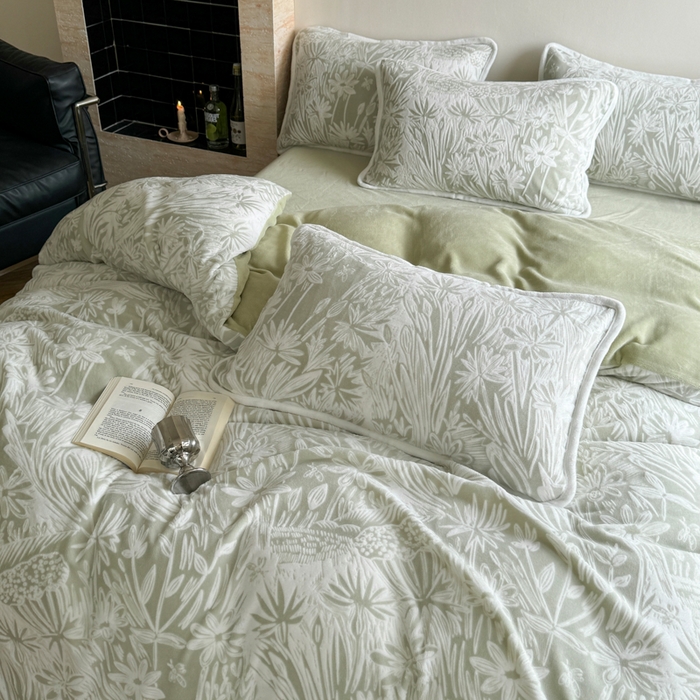 91家纺网 家纺一手货源 找家纺 赛丽雅 2025新款包边雕花烂花牛奶绒四件套 花语