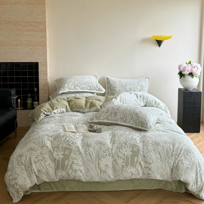 91家纺网 家纺一手货源 找家纺 赛丽雅 2025新款包边雕花烂花牛奶绒四件套 花语