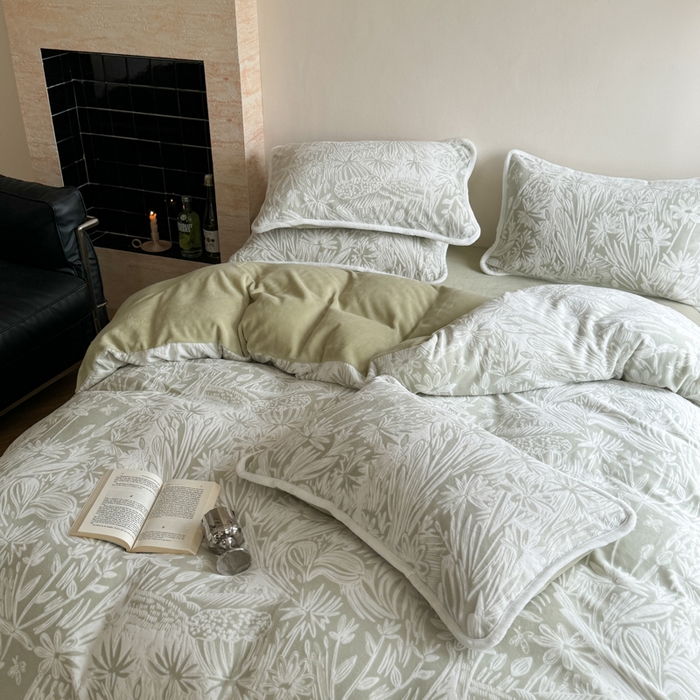 91家纺网 家纺一手货源 找家纺 赛丽雅 2025新款包边雕花烂花牛奶绒四件套 花语