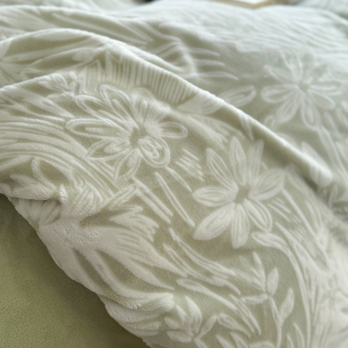 91家纺网 家纺一手货源 找家纺 赛丽雅 2025新款包边雕花烂花牛奶绒四件套 花语