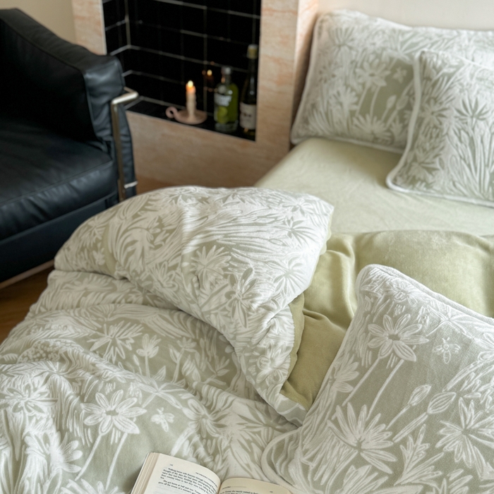 91家纺网 家纺一手货源 找家纺 赛丽雅 2025新款包边雕花烂花牛奶绒四件套 花语