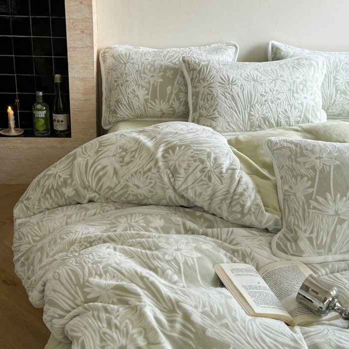 91家纺网 家纺一手货源 找家纺 赛丽雅 2025新款包边雕花烂花牛奶绒四件套 花语