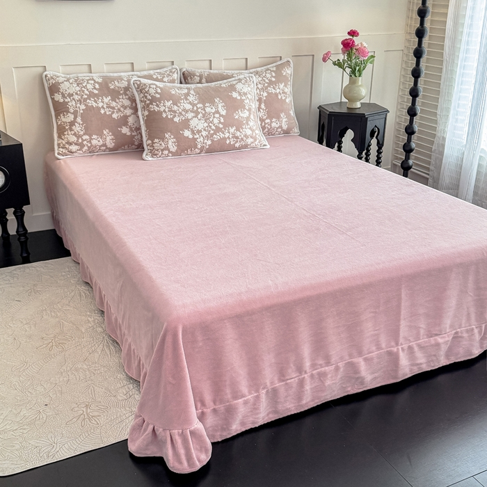 91家纺网 家纺一手货源 找家纺 赛丽雅 2025新款包边雕花烂花牛奶绒四件套 画意枝头-粉