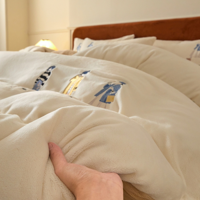 91家纺网 家纺一手货源 找家纺 （总）ONE TWO ONE 121 新品【牛奶绒刺绣四件套】2025毛毯被子四件套单件床单被套床笠珊瑚绒牛奶绒冬被法兰绒兔毛绒