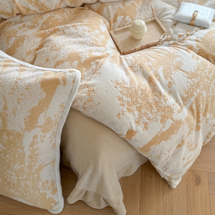 91家纺网 家纺一手货源 找家纺 赛丽雅 2025新款包边雕花烂花牛奶绒四件套 森宇-黄