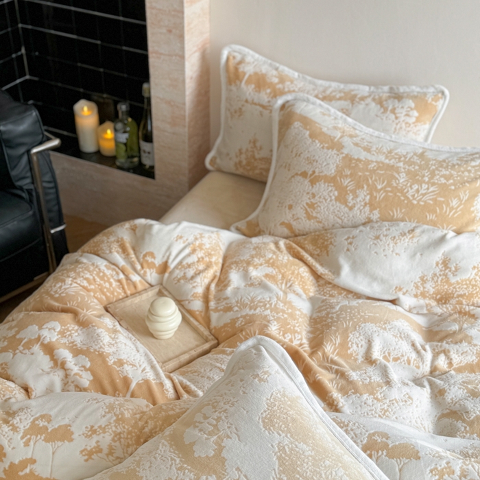 91家纺网 家纺一手货源 找家纺 赛丽雅 2025新款包边雕花烂花牛奶绒四件套 森宇-黄