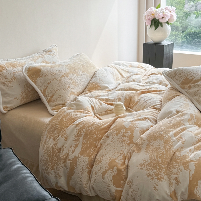 91家纺网 家纺一手货源 找家纺 赛丽雅 2025新款包边雕花烂花牛奶绒四件套 森宇-黄
