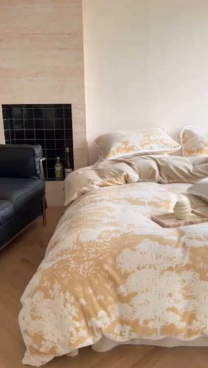 91家纺网 家纺一手货源 找家纺 赛丽雅 2025新款包边雕花烂花牛奶绒四件套 森宇-黄