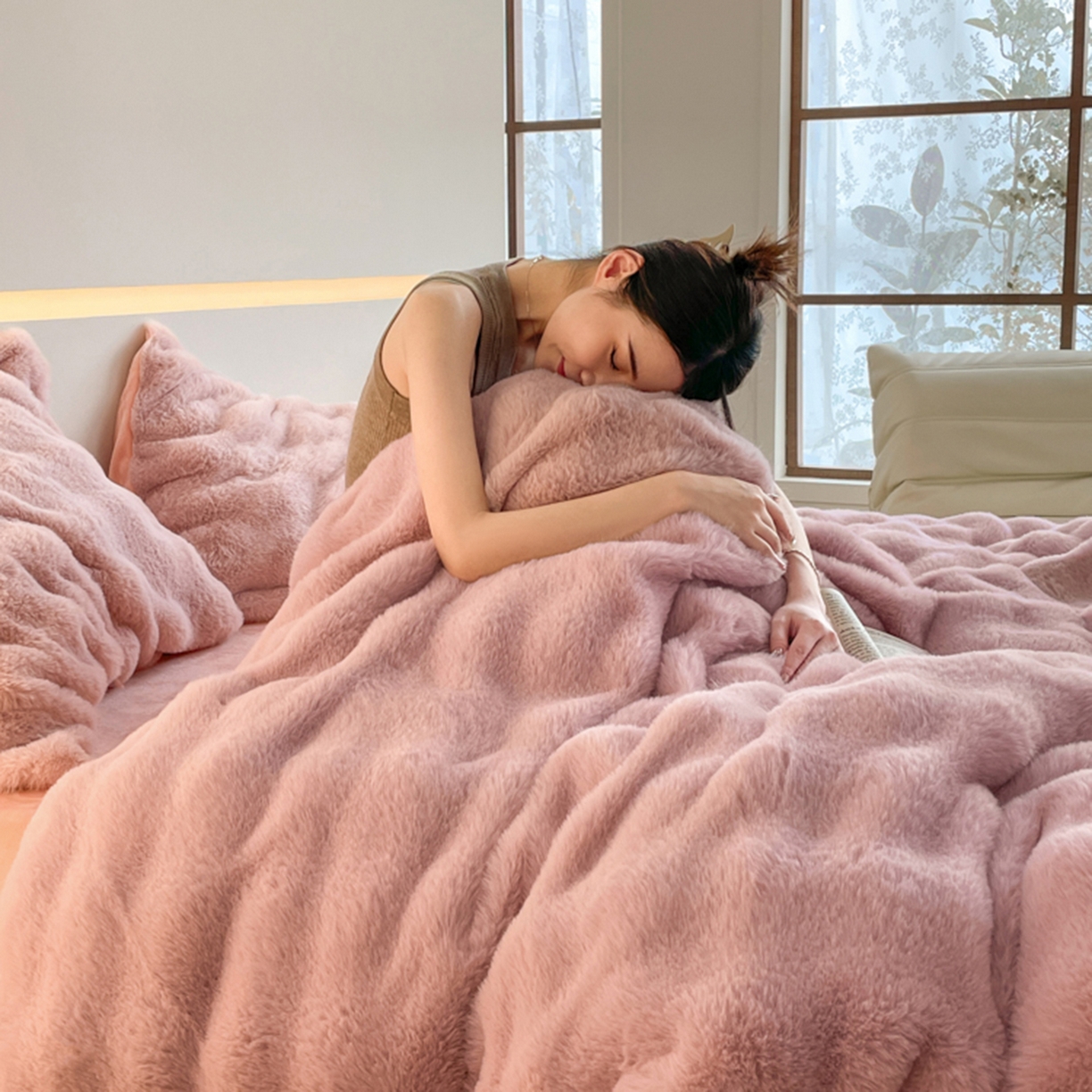 91家纺网 家纺一手货源 找家纺 曲之慕 2025新款高克重皮草绒牛奶绒兔毛四件套 颜可-粉