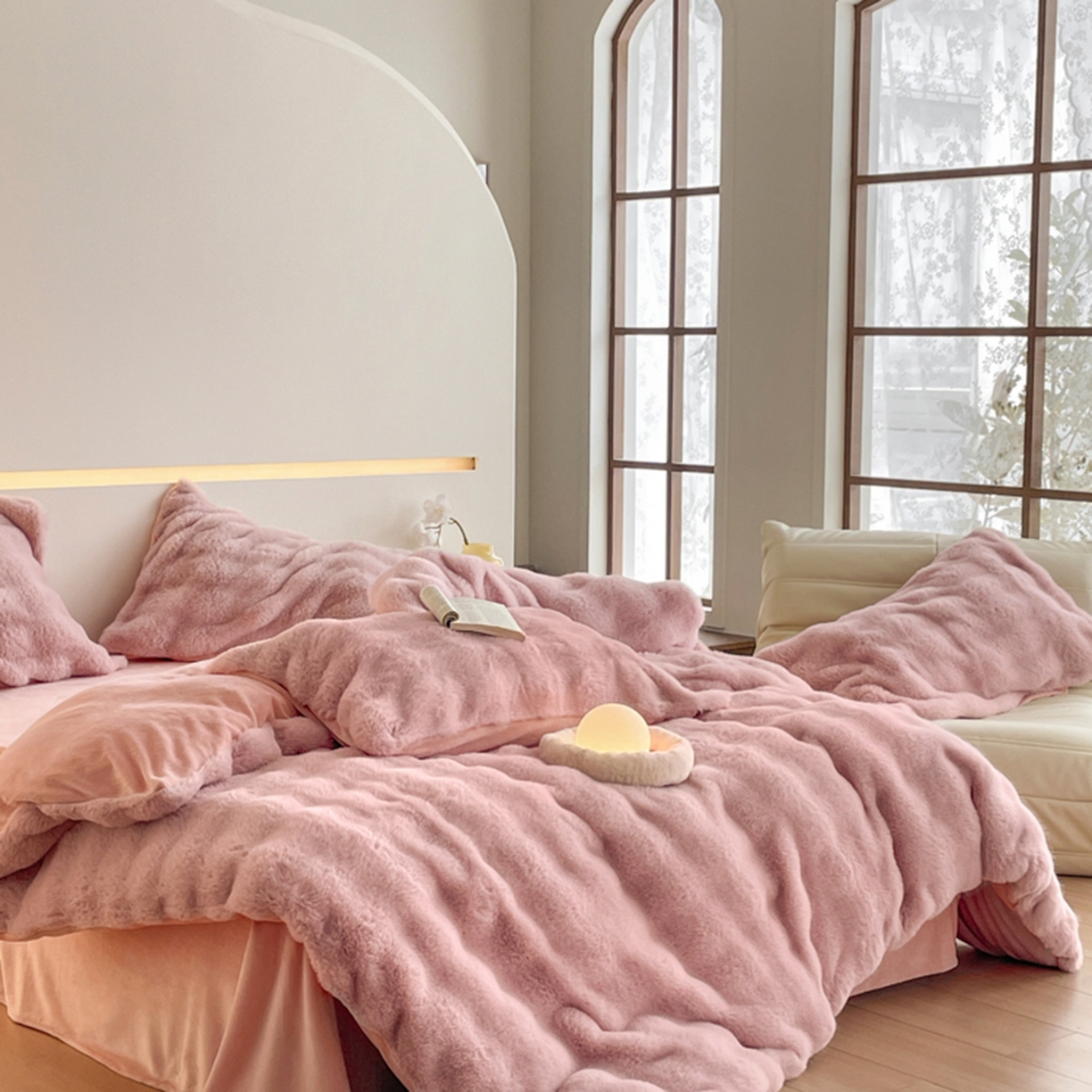 91家纺网 家纺一手货源 找家纺 曲之慕 2025新款高克重皮草绒牛奶绒兔毛四件套 颜可-粉