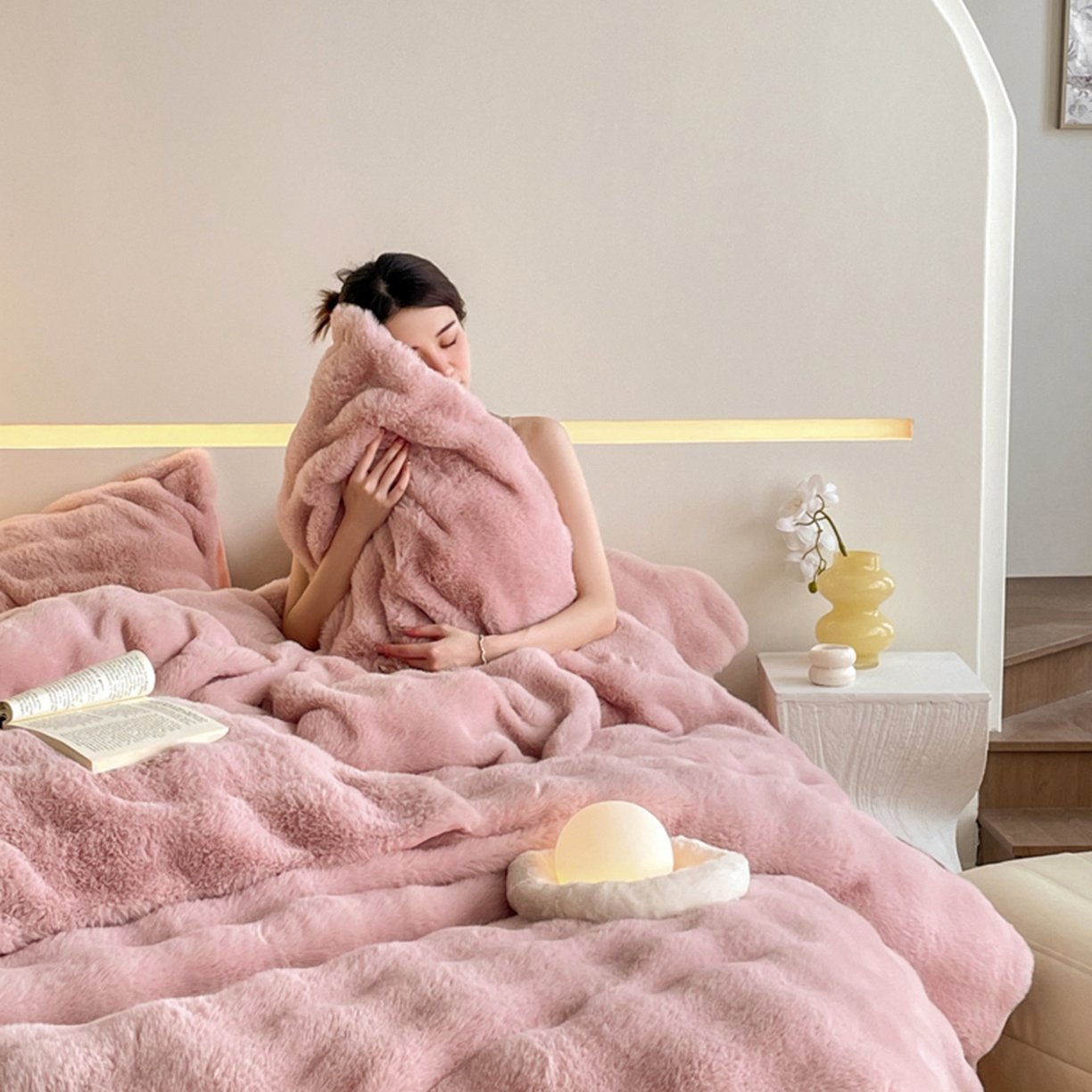 91家纺网 家纺一手货源 找家纺 曲之慕 2025新款高克重皮草绒牛奶绒兔毛四件套 颜可-粉