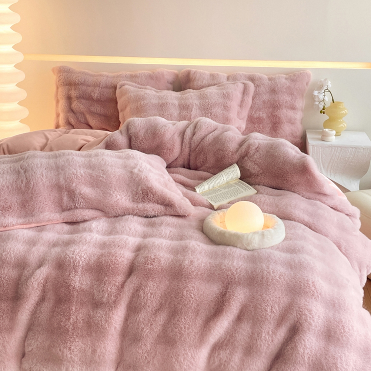 91家纺网 家纺一手货源 找家纺 曲之慕 2025新款高克重皮草绒牛奶绒兔毛四件套 颜可-粉