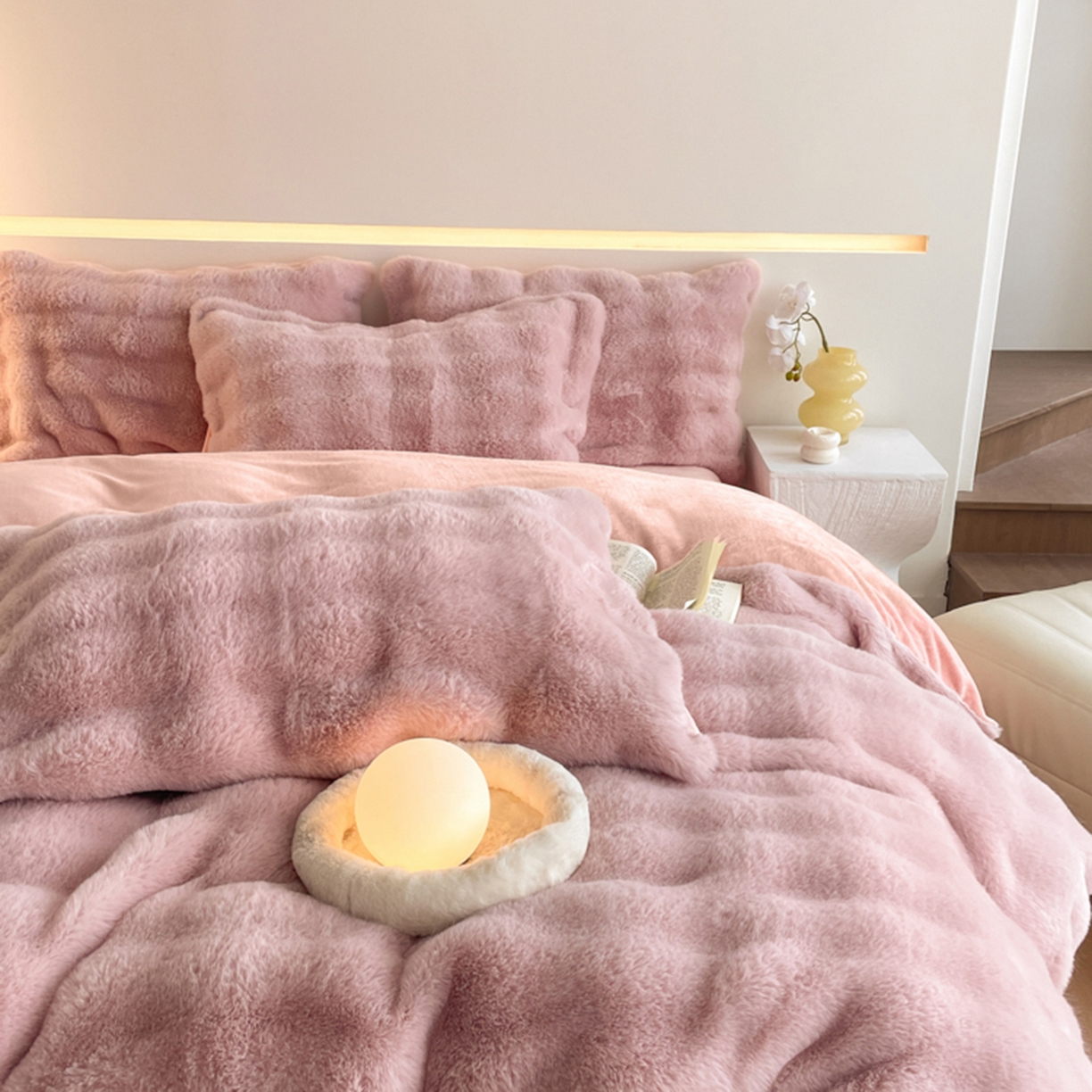 91家纺网 家纺一手货源 找家纺 曲之慕 2025新款高克重皮草绒牛奶绒兔毛四件套 颜可-粉