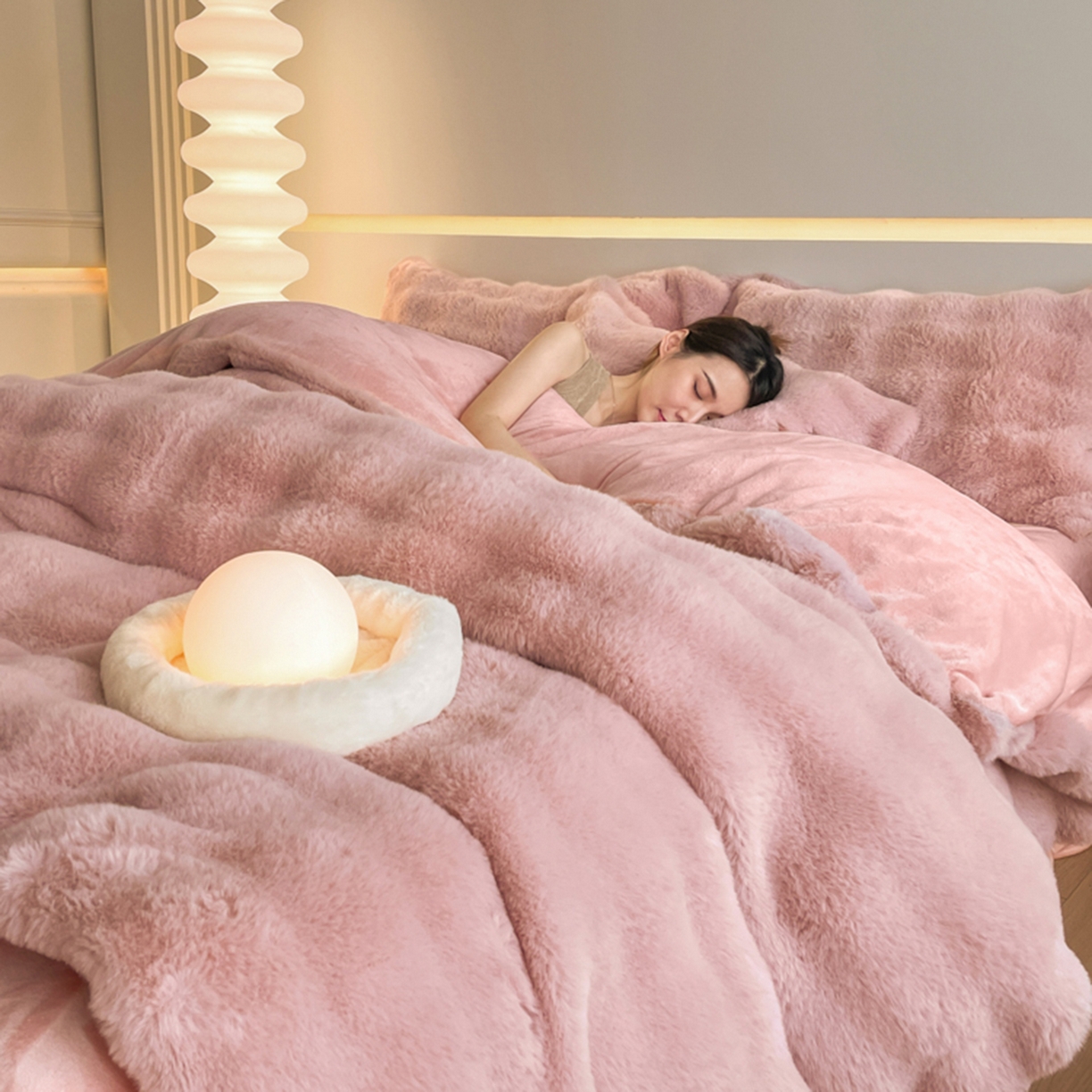 91家纺网 家纺一手货源 找家纺 曲之慕 2025新款高克重皮草绒牛奶绒兔毛四件套 颜可-粉