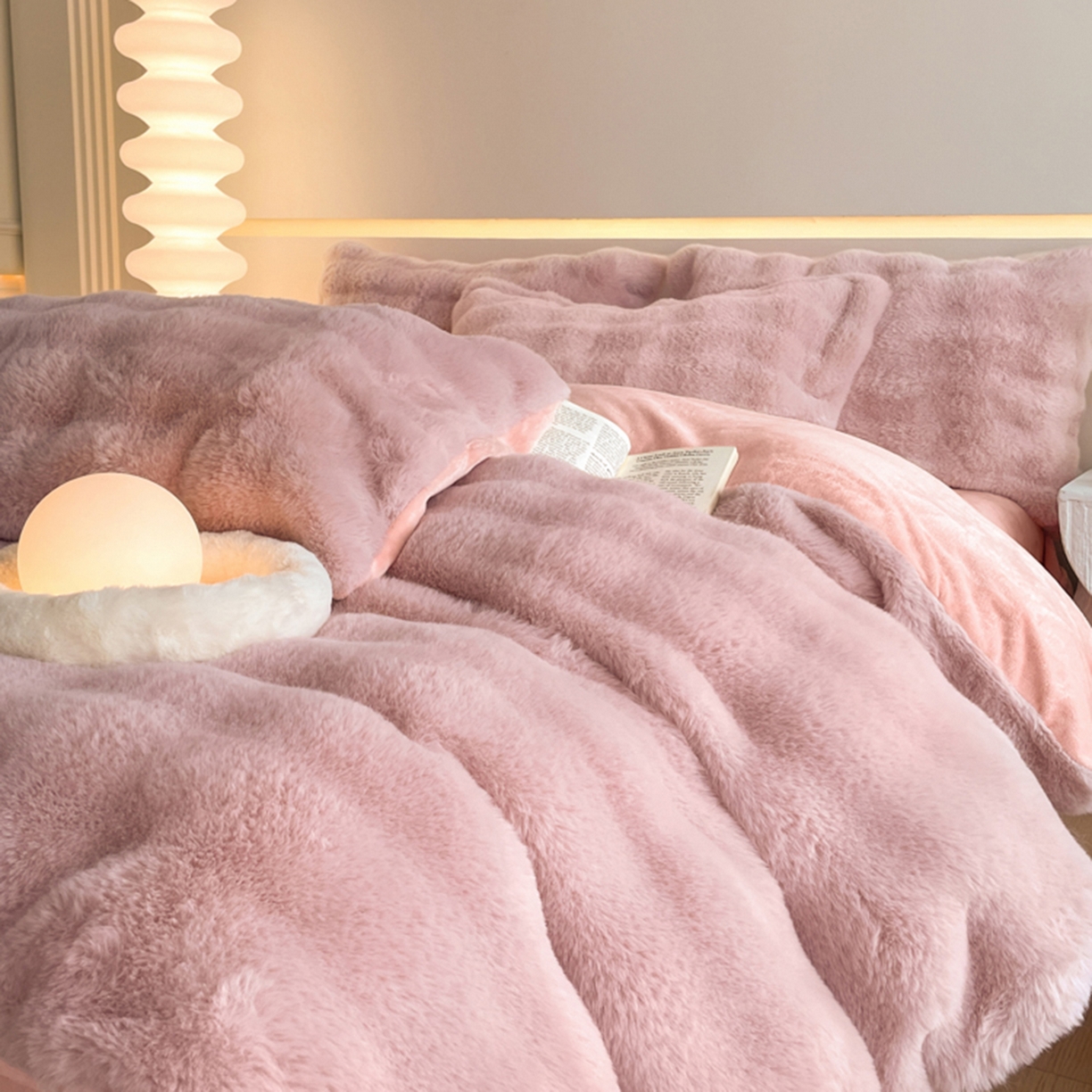 91家纺网 家纺一手货源 找家纺 曲之慕 2025新款高克重皮草绒牛奶绒兔毛四件套 颜可-粉