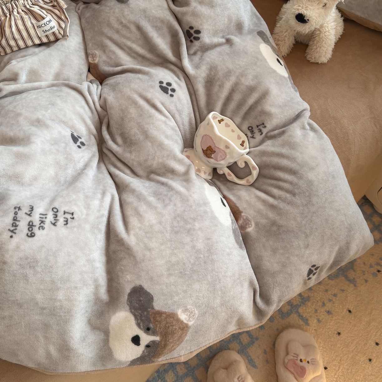 91家纺网 家纺一手货源 找家纺 罗亿家纺 2025新款ins小清新少女奶油卡通可爱加厚200克牛奶绒四件套【3.6公斤】（小红书推荐） 冬日狗