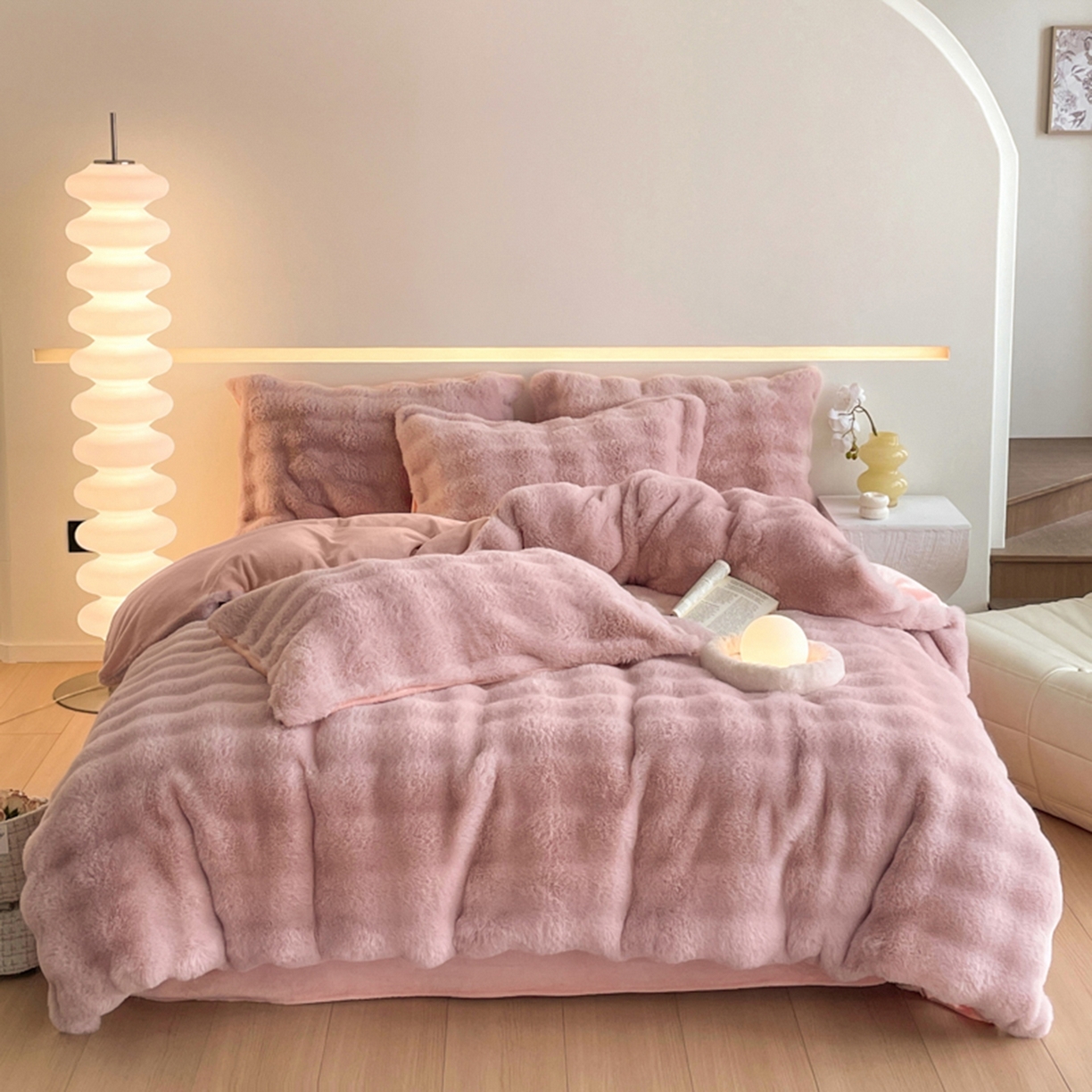 91家纺网 家纺一手货源 找家纺 曲之慕 2025新款高克重皮草绒牛奶绒兔毛四件套 颜可-粉