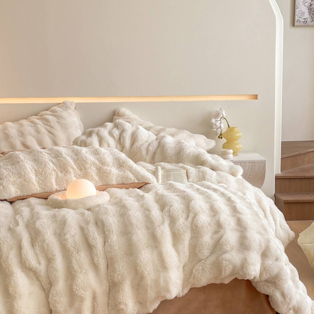 91家纺网 家纺一手货源 找家纺 曲之慕 2025新款高克重皮草绒牛奶绒兔毛四件套 颜可-白+咖