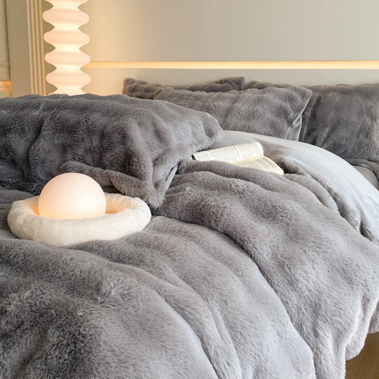 91家纺网 家纺一手货源 找家纺 曲之慕 2025新款高克重皮草绒牛奶绒兔毛四件套 颜可-灰