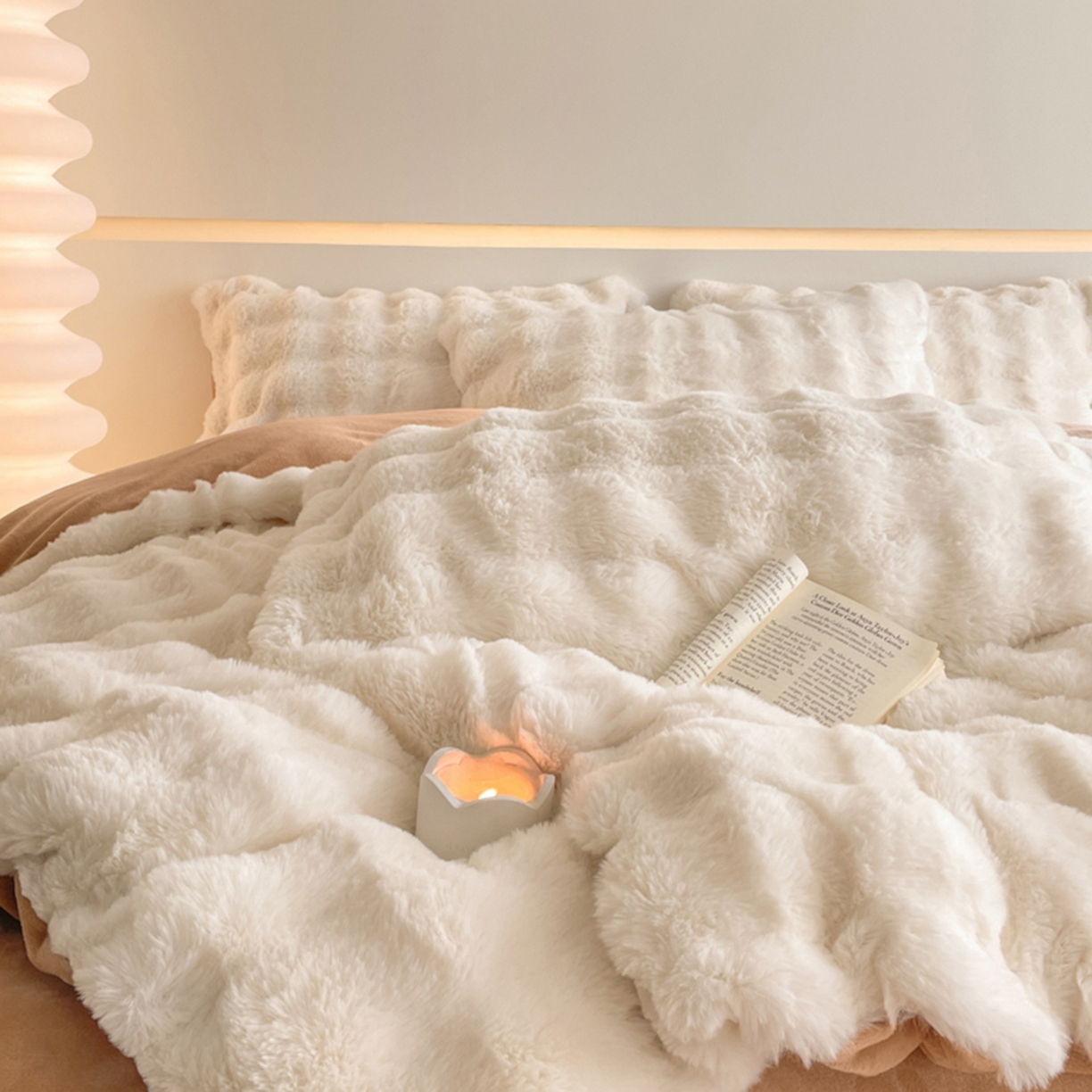 91家纺网 家纺一手货源 找家纺 曲之慕 2025新款高克重皮草绒牛奶绒兔毛四件套 颜可-白+咖