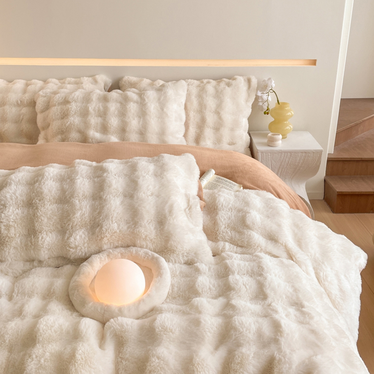 91家纺网 家纺一手货源 找家纺 曲之慕 2025新款高克重皮草绒牛奶绒兔毛四件套 颜可-白+咖