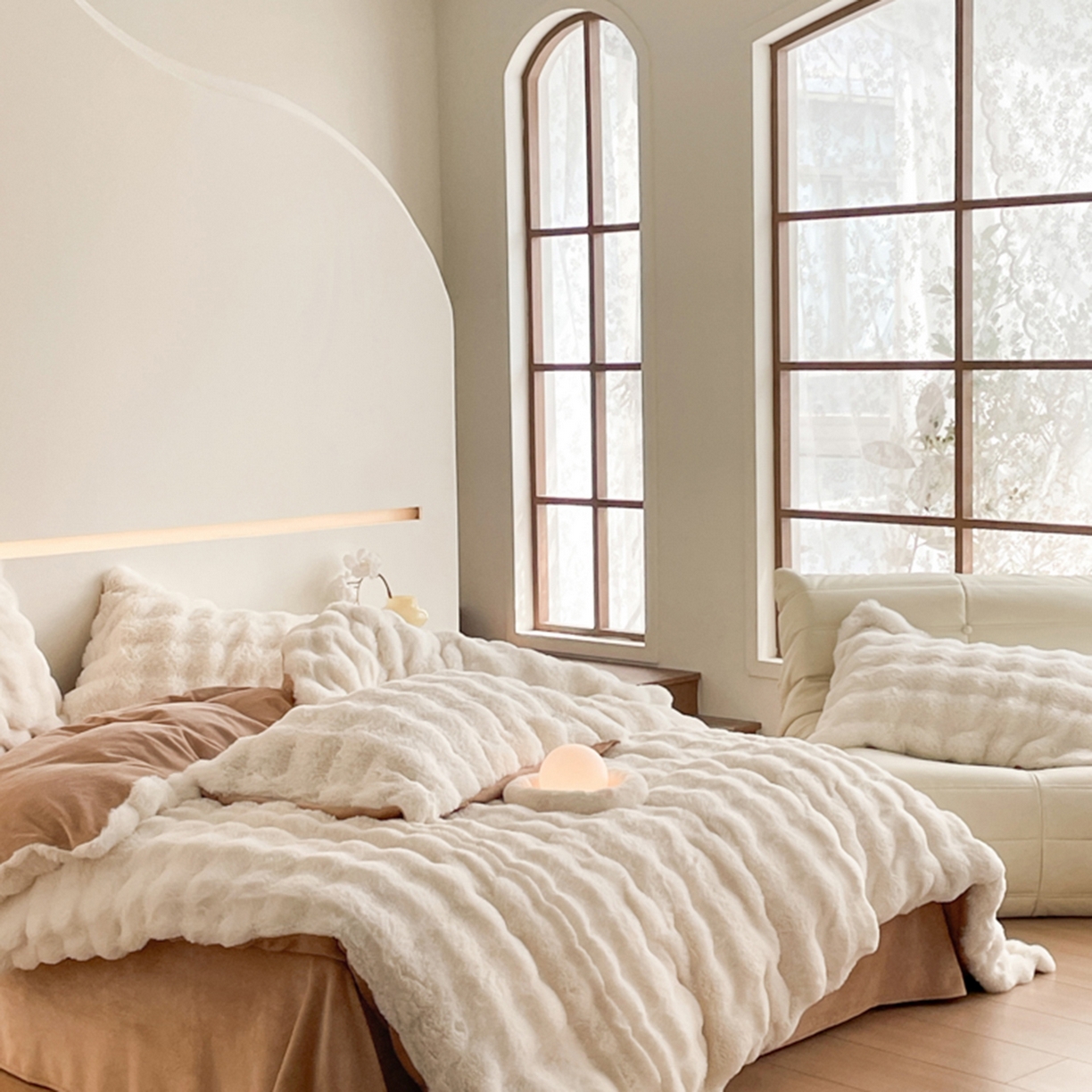 91家纺网 家纺一手货源 找家纺 曲之慕 2025新款高克重皮草绒牛奶绒兔毛四件套 颜可-白+咖