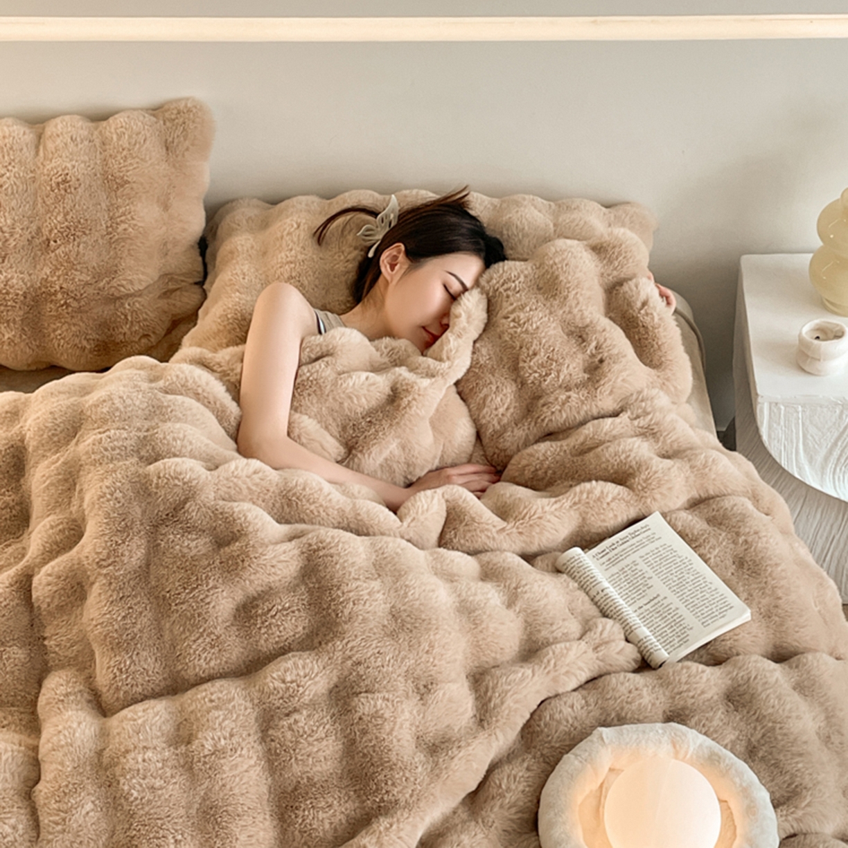 91家纺网 家纺一手货源 找家纺 曲之慕 2025新款高克重皮草绒牛奶绒兔毛四件套 颜可-咖