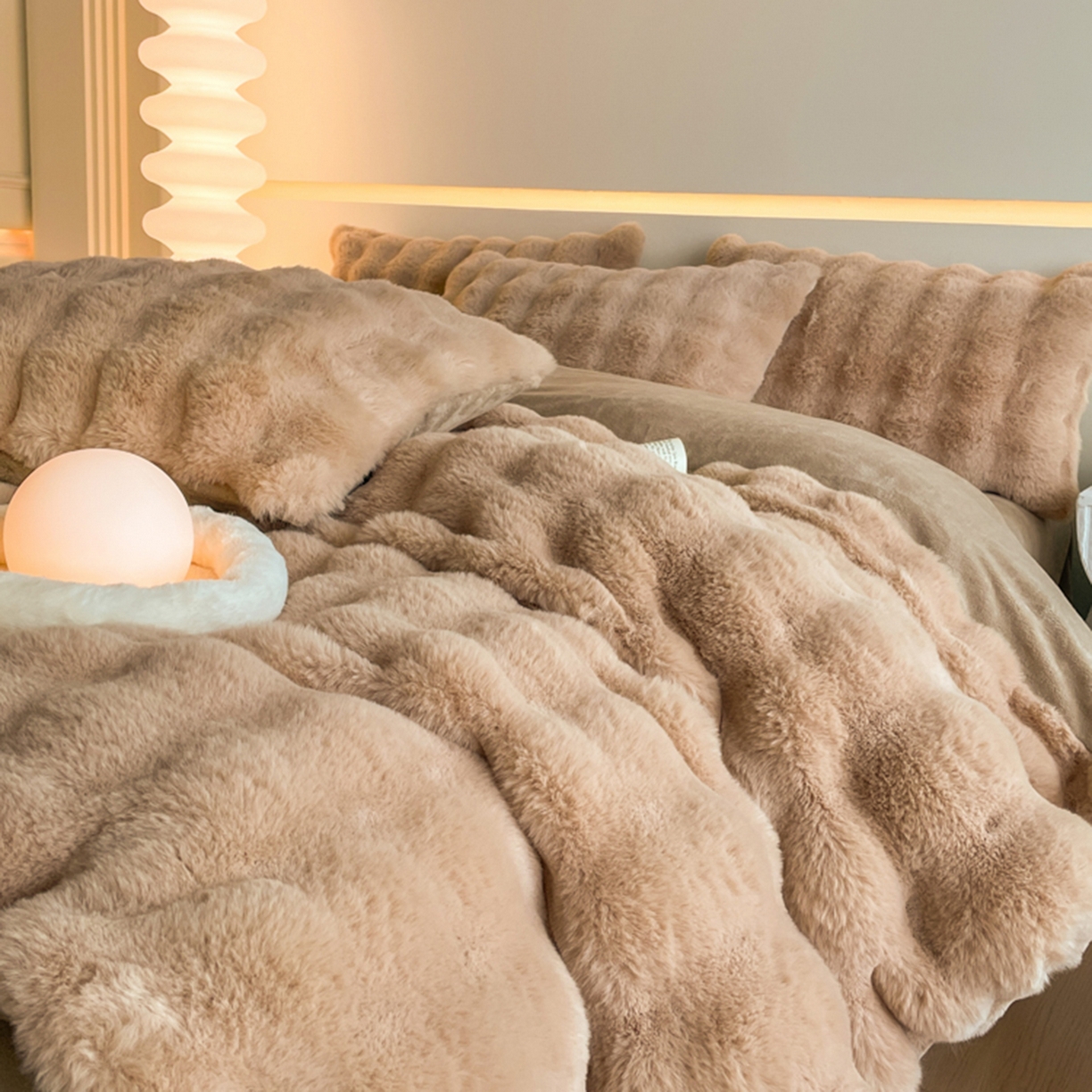 91家纺网 家纺一手货源 找家纺 曲之慕 2025新款高克重皮草绒牛奶绒兔毛四件套 颜可-咖