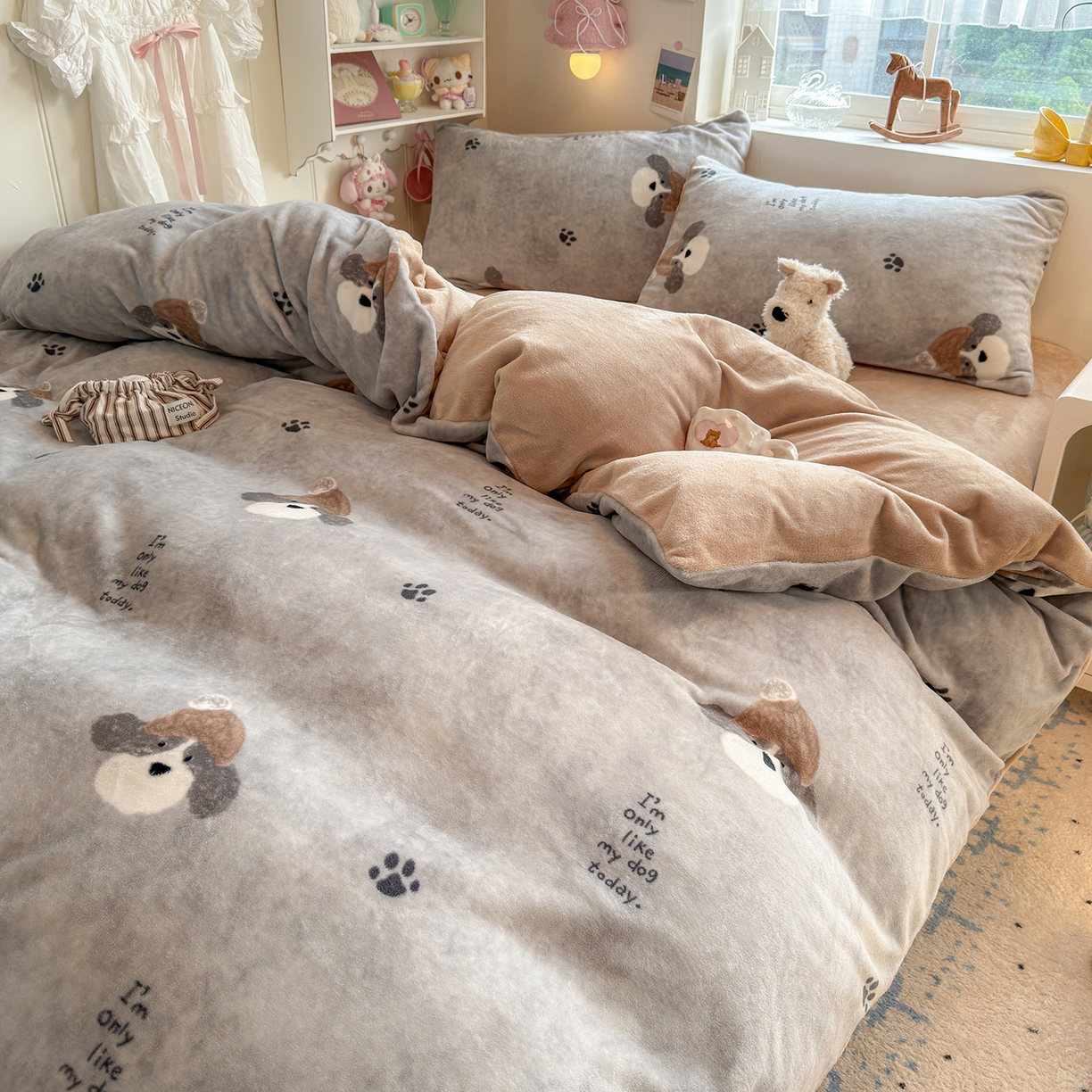 91家纺网 家纺一手货源 找家纺 罗亿家纺 2025新款ins小清新少女奶油卡通可爱加厚200克牛奶绒四件套【3.6公斤】（小红书推荐） 冬日狗