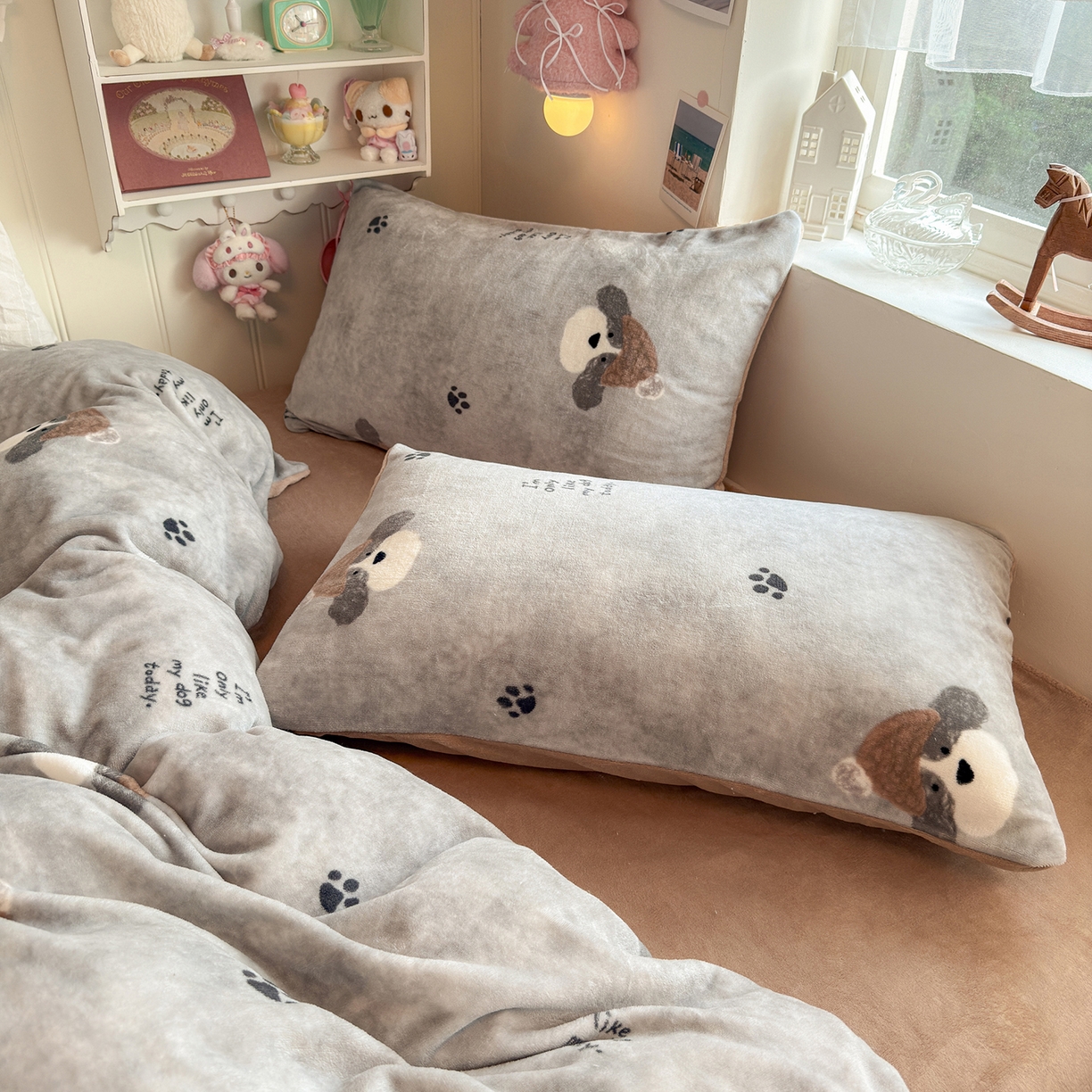 91家纺网 家纺一手货源 找家纺 罗亿家纺 2025新款ins小清新少女奶油卡通可爱加厚200克牛奶绒四件套【3.6公斤】（小红书推荐） 冬日狗