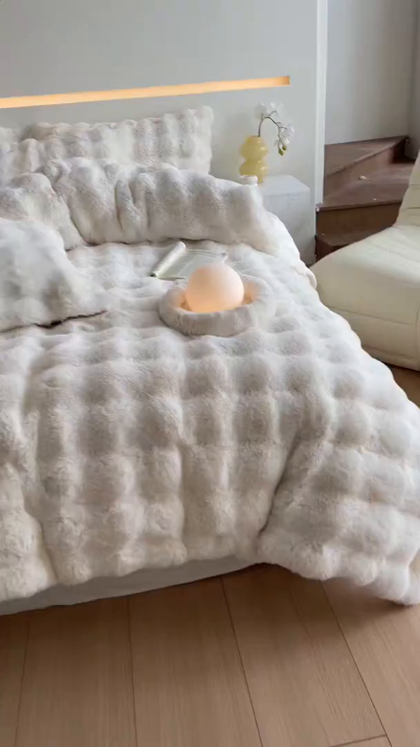 91家纺网 家纺一手货源 找家纺 曲之慕 2025新款高克重皮草绒牛奶绒兔毛四件套 颜可-白