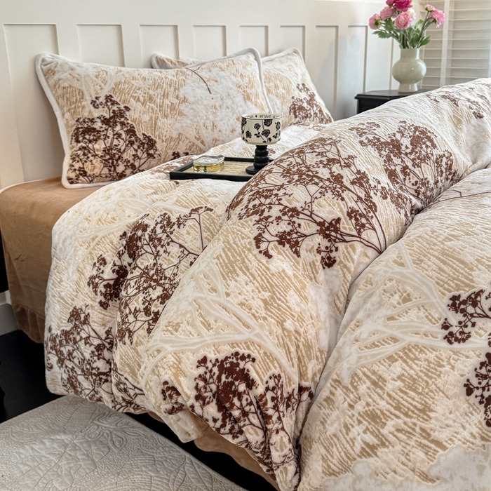 91家纺网 家纺一手货源 找家纺 赛丽雅 2025新款包边雕花烂花牛奶绒四件套 西西里