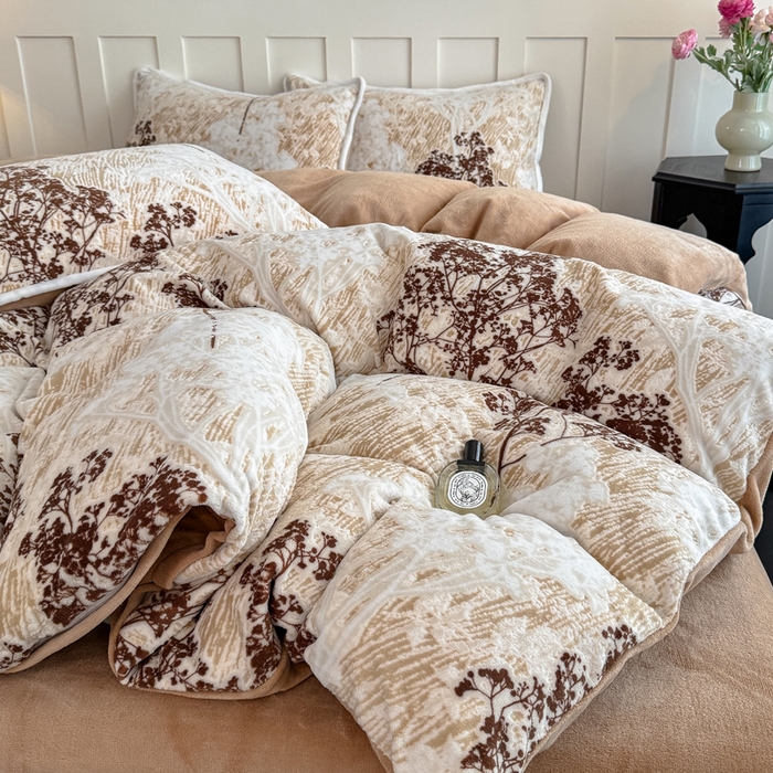 91家纺网 家纺一手货源 找家纺 赛丽雅 2025新款包边雕花烂花牛奶绒四件套 西西里