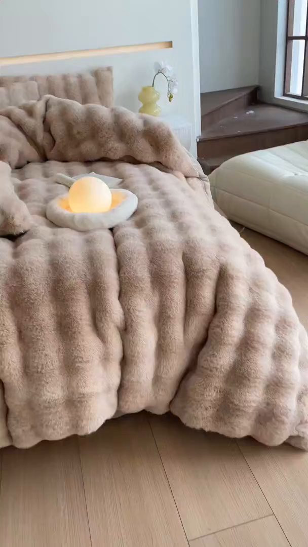 91家纺网 家纺一手货源 找家纺 曲之慕 2025新款高克重皮草绒牛奶绒兔毛四件套 颜可-咖