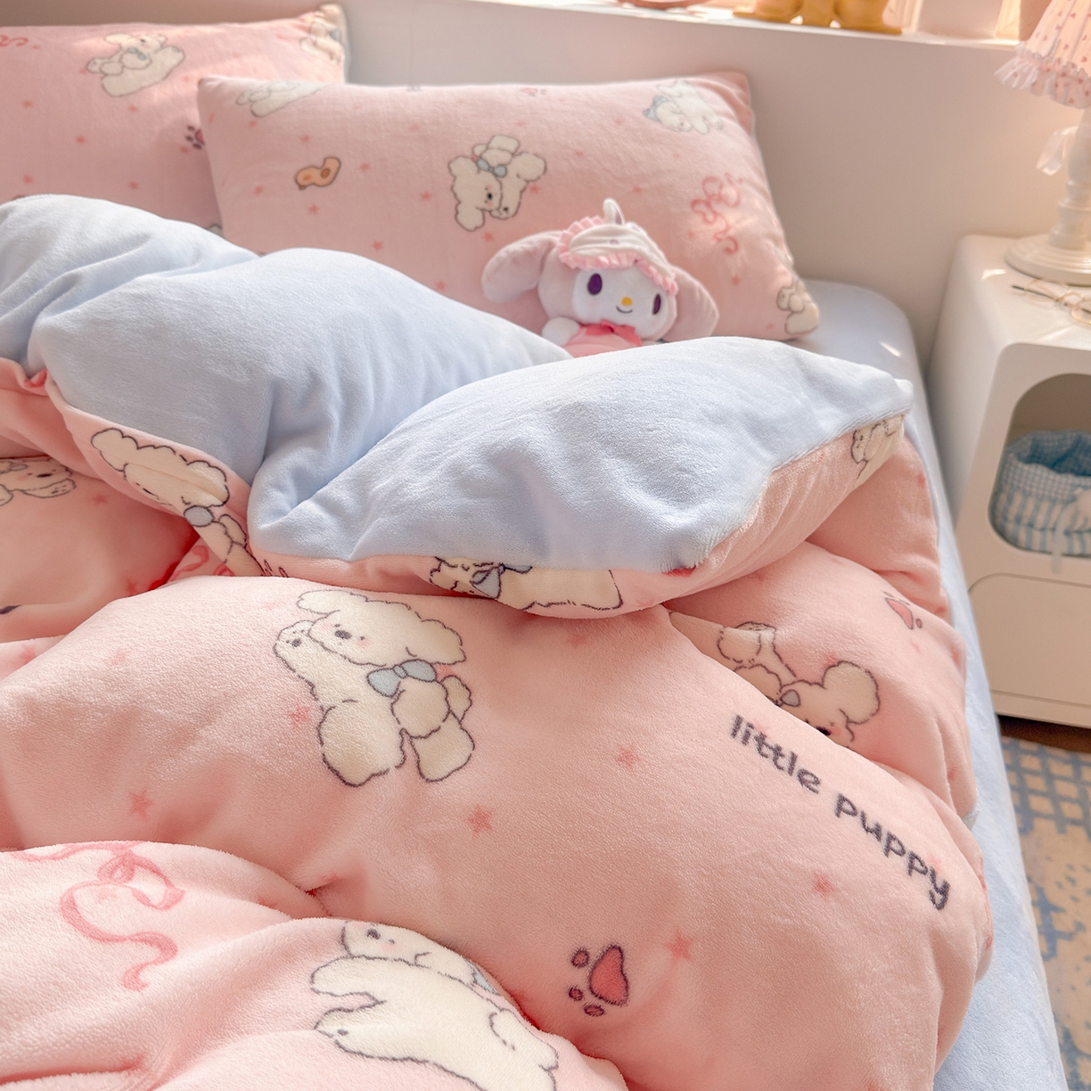 91家纺网 家纺一手货源 找家纺 罗亿家纺 2025新款ins小清新少女奶油卡通可爱加厚200克牛奶绒四件套【3.6公斤】（小红书推荐） 狗狗go