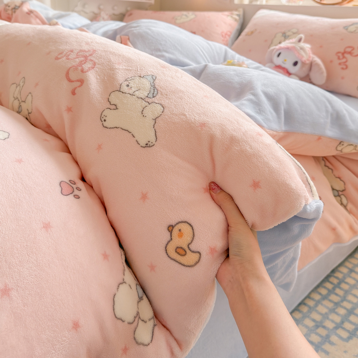 91家纺网 家纺一手货源 找家纺 罗亿家纺 2025新款ins小清新少女奶油卡通可爱加厚200克牛奶绒四件套【3.6公斤】（小红书推荐） 狗狗go