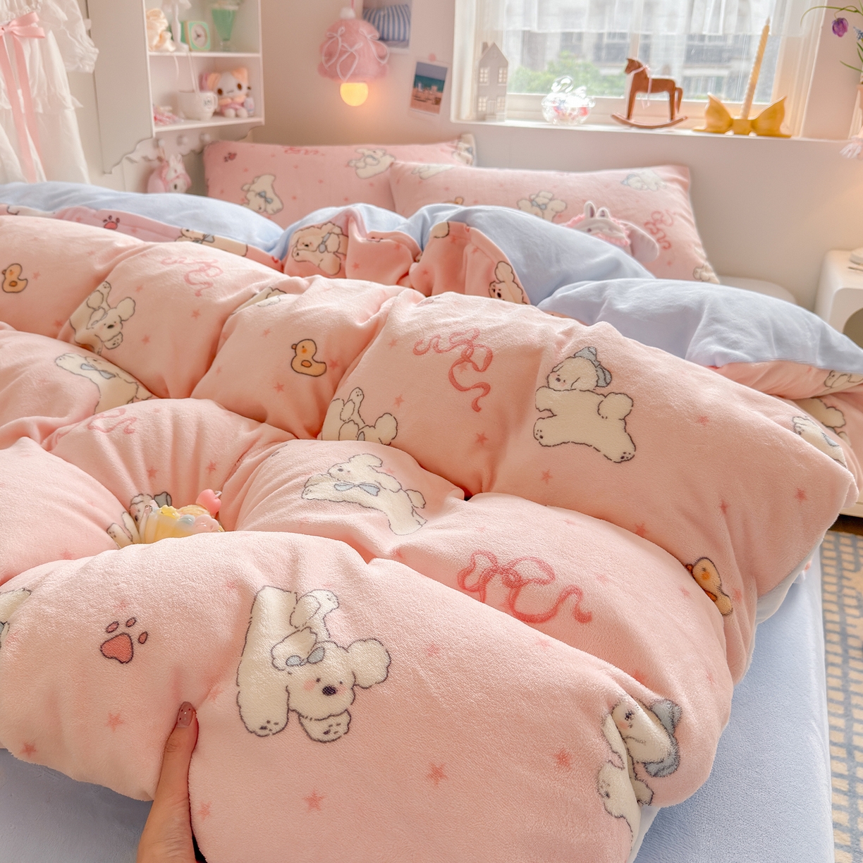 91家纺网 家纺一手货源 找家纺 罗亿家纺 2025新款ins小清新少女奶油卡通可爱加厚200克牛奶绒四件套【3.6公斤】（小红书推荐） 狗狗go