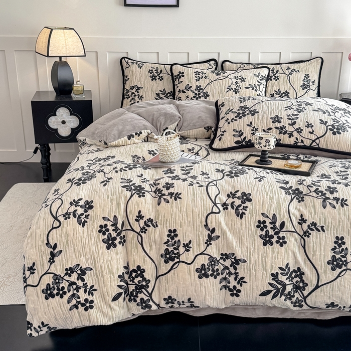 91家纺网 家纺一手货源 找家纺 赛丽雅 2025新款包边雕花烂花牛奶绒四件套 叶语悠然