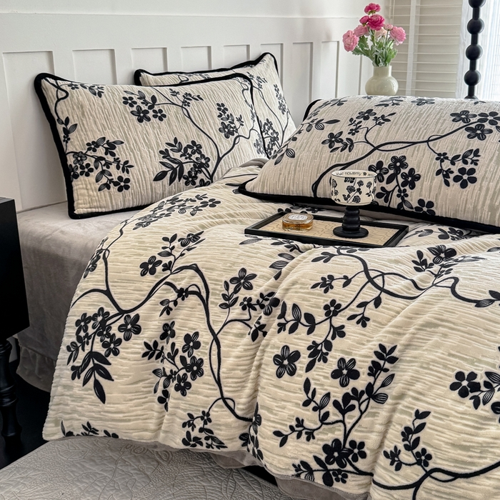 91家纺网 家纺一手货源 找家纺 赛丽雅 2025新款包边雕花烂花牛奶绒四件套 叶语悠然