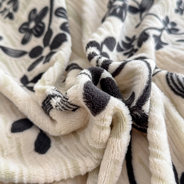 91家纺网 家纺一手货源 找家纺 赛丽雅 2025新款包边雕花烂花牛奶绒四件套 叶语悠然