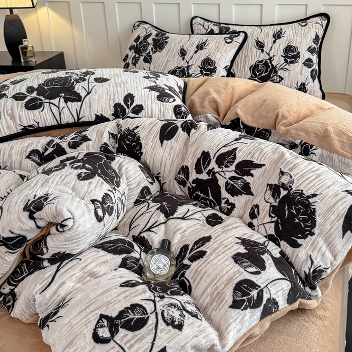 91家纺网 家纺一手货源 找家纺 赛丽雅 2025新款包边雕花烂花牛奶绒四件套 夜伴花香